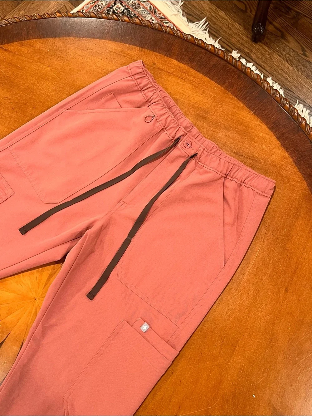Figs Men’s Cairo Cargo Scrub Pants Mauve Medium Short Straight Leg Drawstring